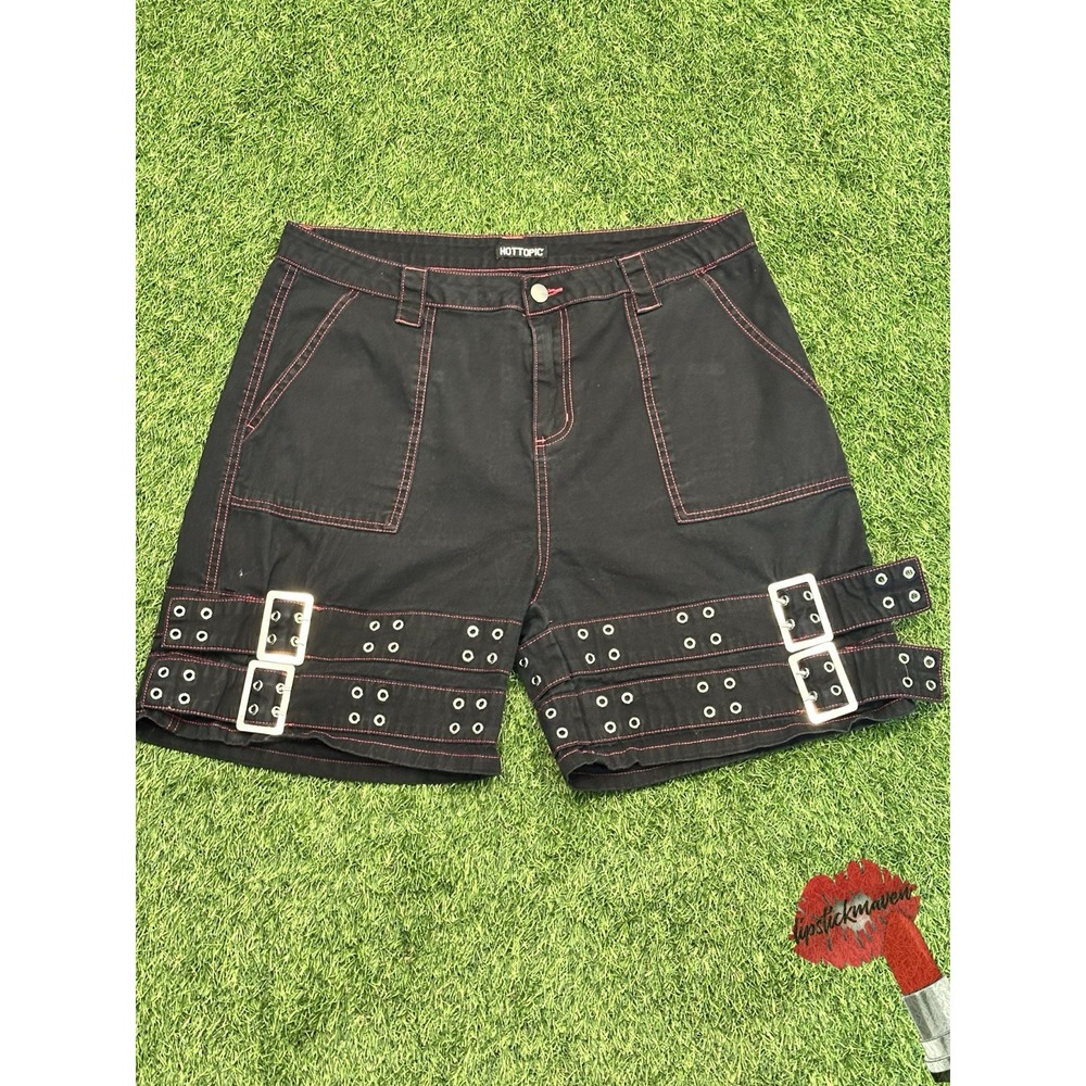 Hot Topic Shorts Women‎ Jr Size 13 Black Cyber Emo Y2K Buckle Goth Red Stitching